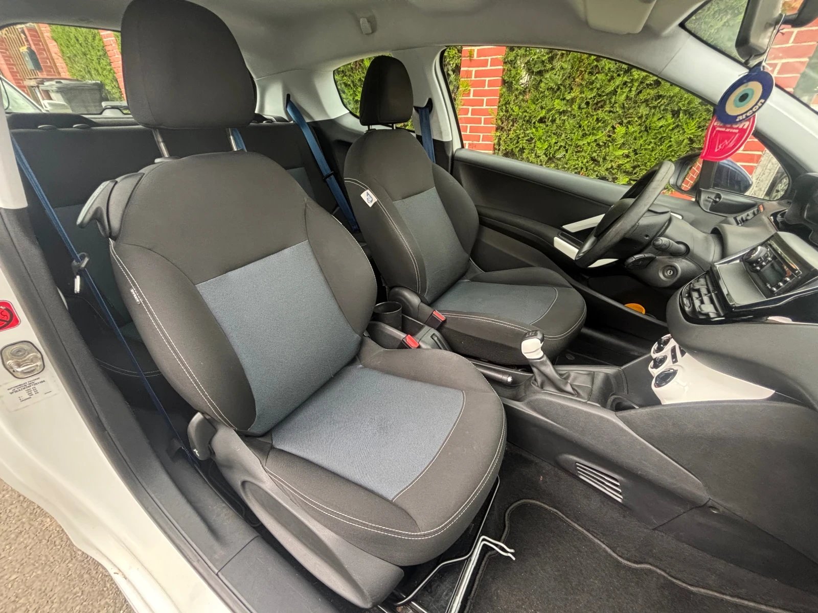 Peugeot 208, снимка 12 - Автомобили и джипове - 54798967
