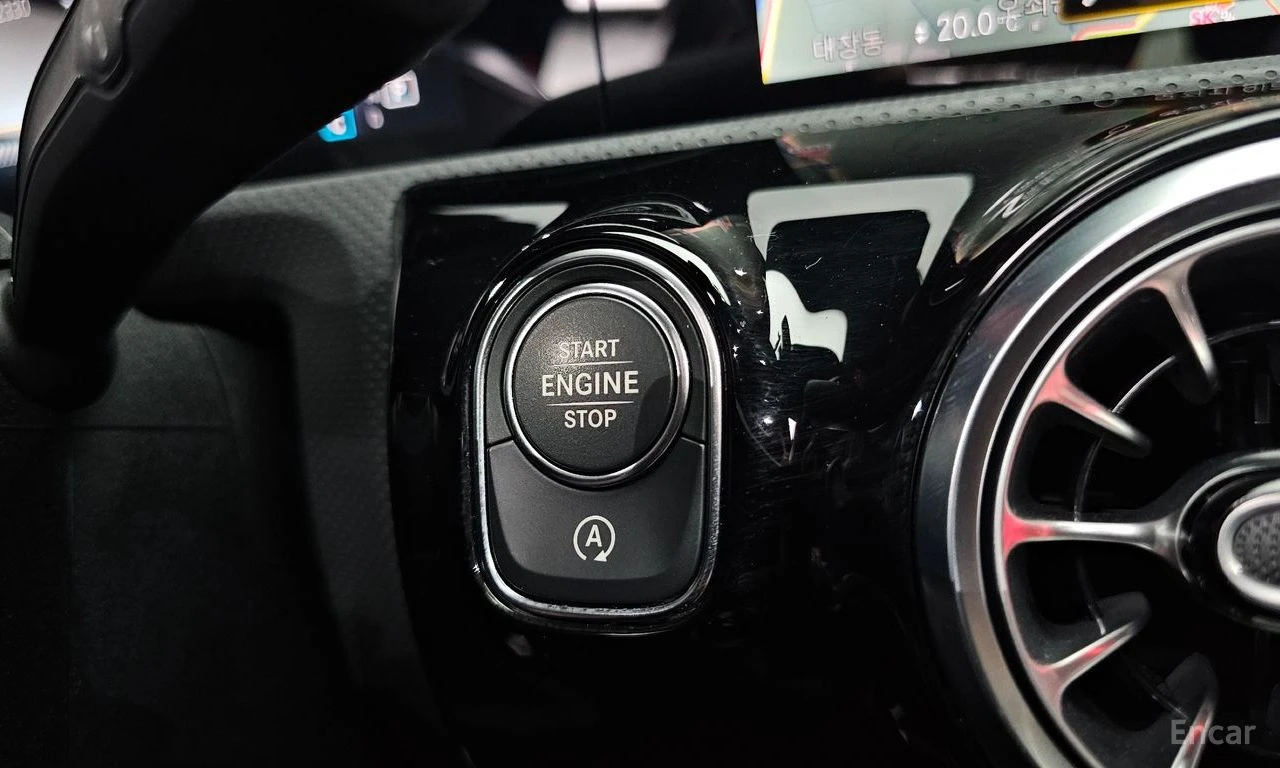 Mercedes-Benz A 35 AMG* 4MATIC* ПОДГРЕВ* НАВИГАЦИЯ, снимка 6 - Автомобили и джипове - 54866483