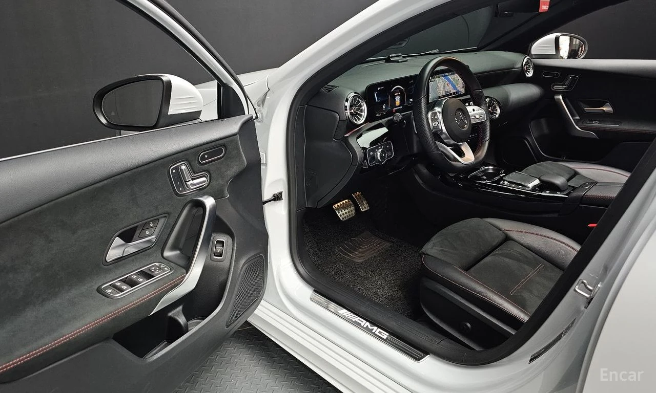 Mercedes-Benz A 35 AMG* 4MATIC* ПОДГРЕВ* НАВИГАЦИЯ, снимка 11 - Автомобили и джипове - 54866483