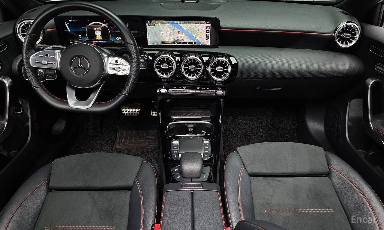 Mercedes-Benz A 35 AMG* 4MATIC* ПОДГРЕВ* НАВИГАЦИЯ, снимка 3 - Автомобили и джипове - 54866483