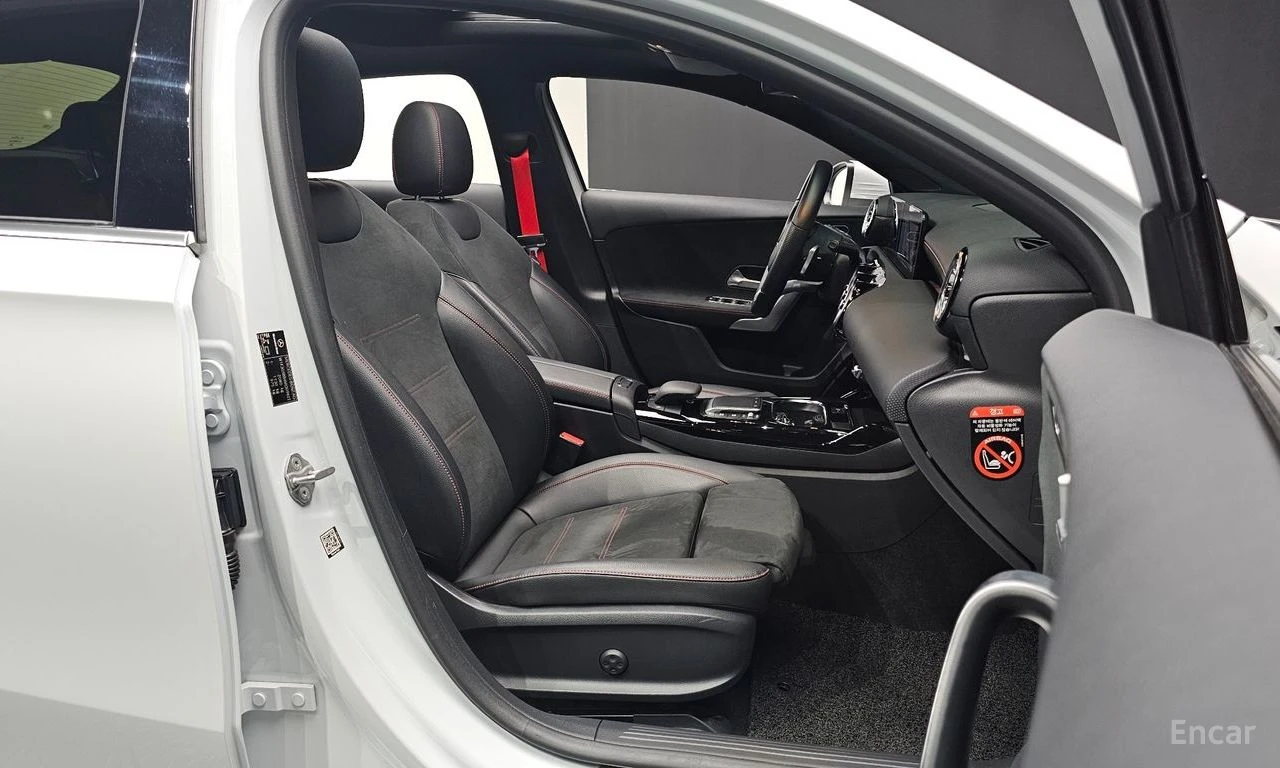 Mercedes-Benz A 35 AMG* 4MATIC* ПОДГРЕВ* НАВИГАЦИЯ, снимка 12 - Автомобили и джипове - 54866483