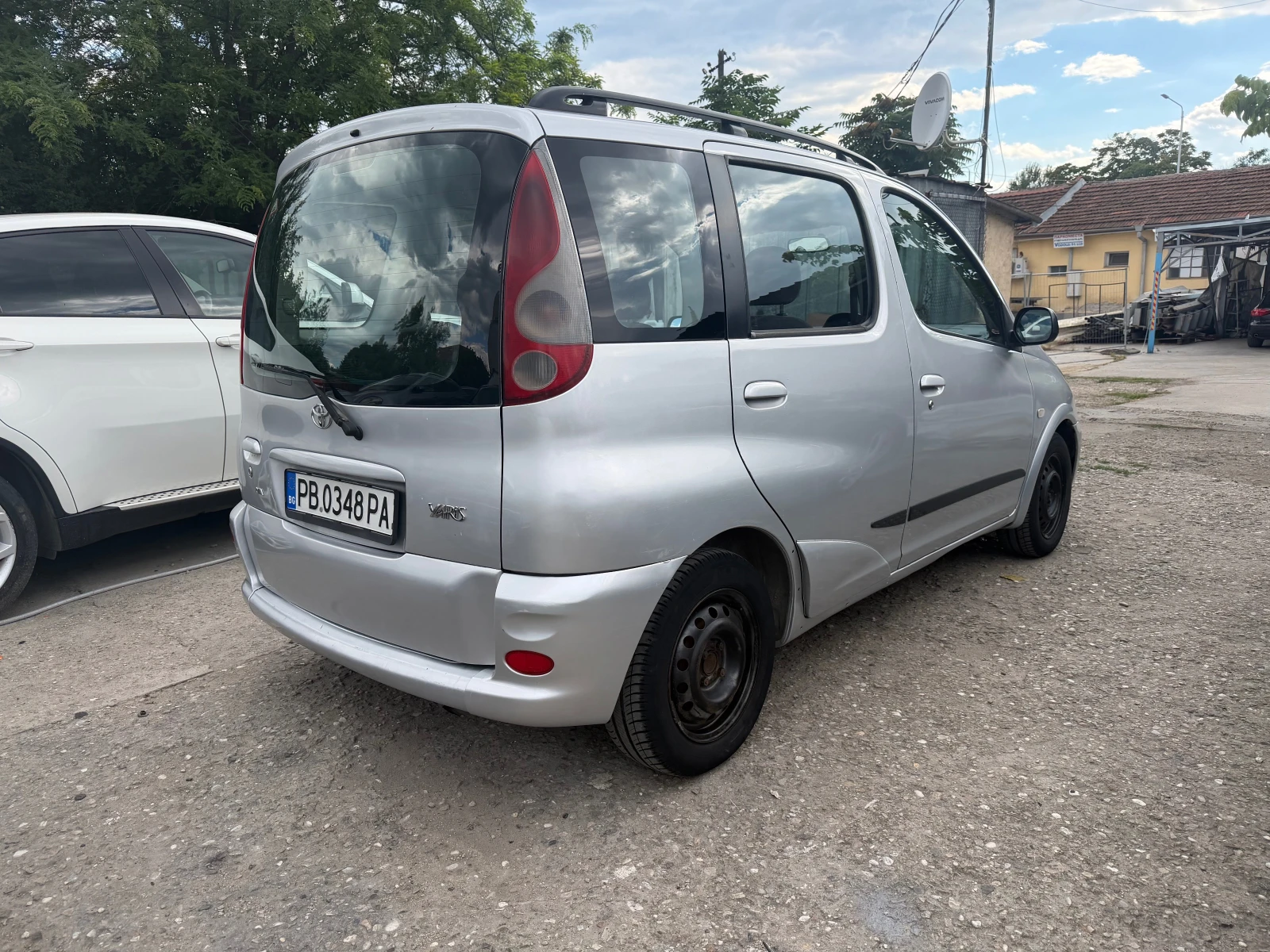 Toyota Yaris verso 1.3iVVT GAS KLIMA , снимка 4 - Автомобили и джипове - 54974658