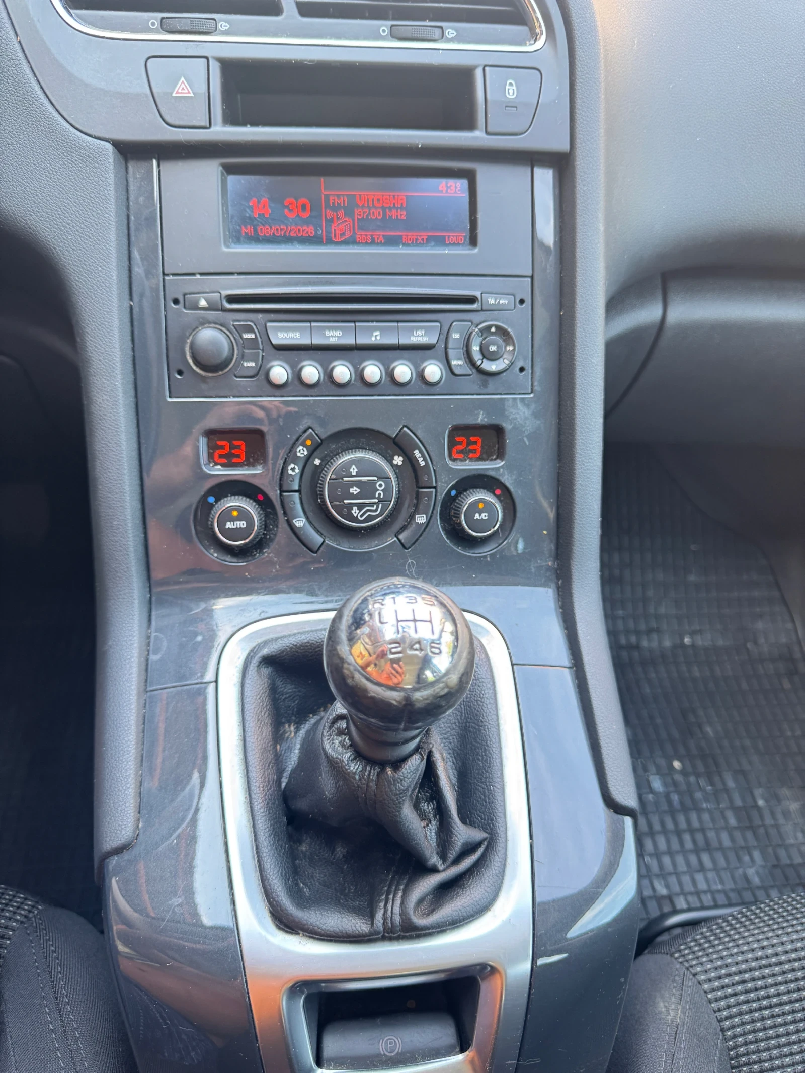 Peugeot 5008, снимка 7 - Автомобили и джипове - 55207158