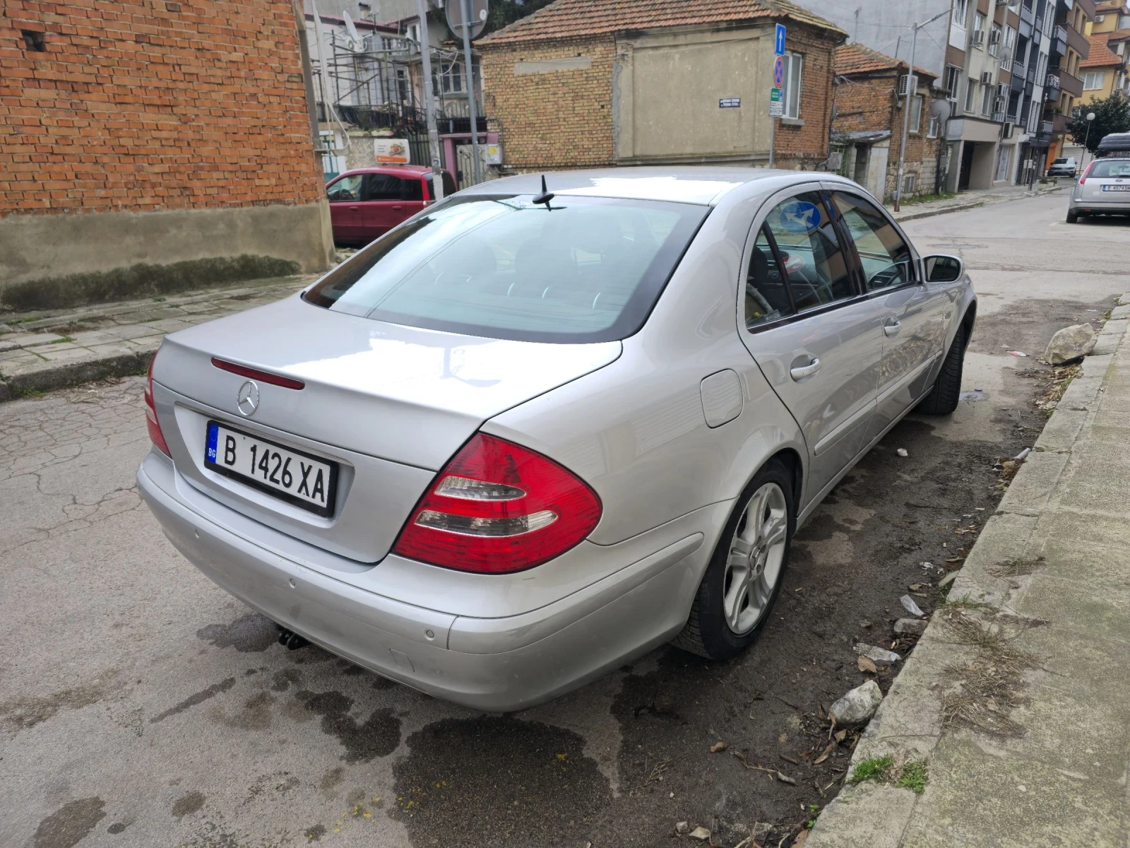 Mercedes-Benz E 200, снимка 4 - Автомобили и джипове - 55383224