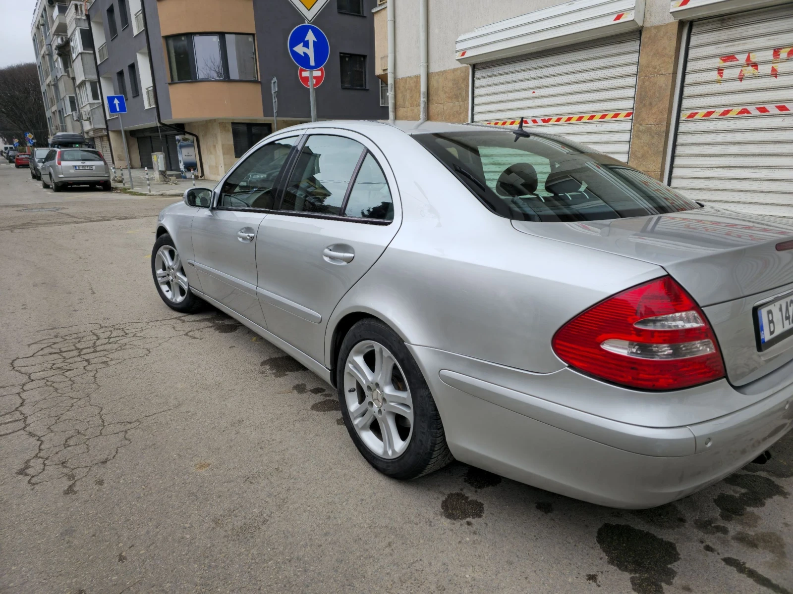 Mercedes-Benz E 200, снимка 6 - Автомобили и джипове - 55383224