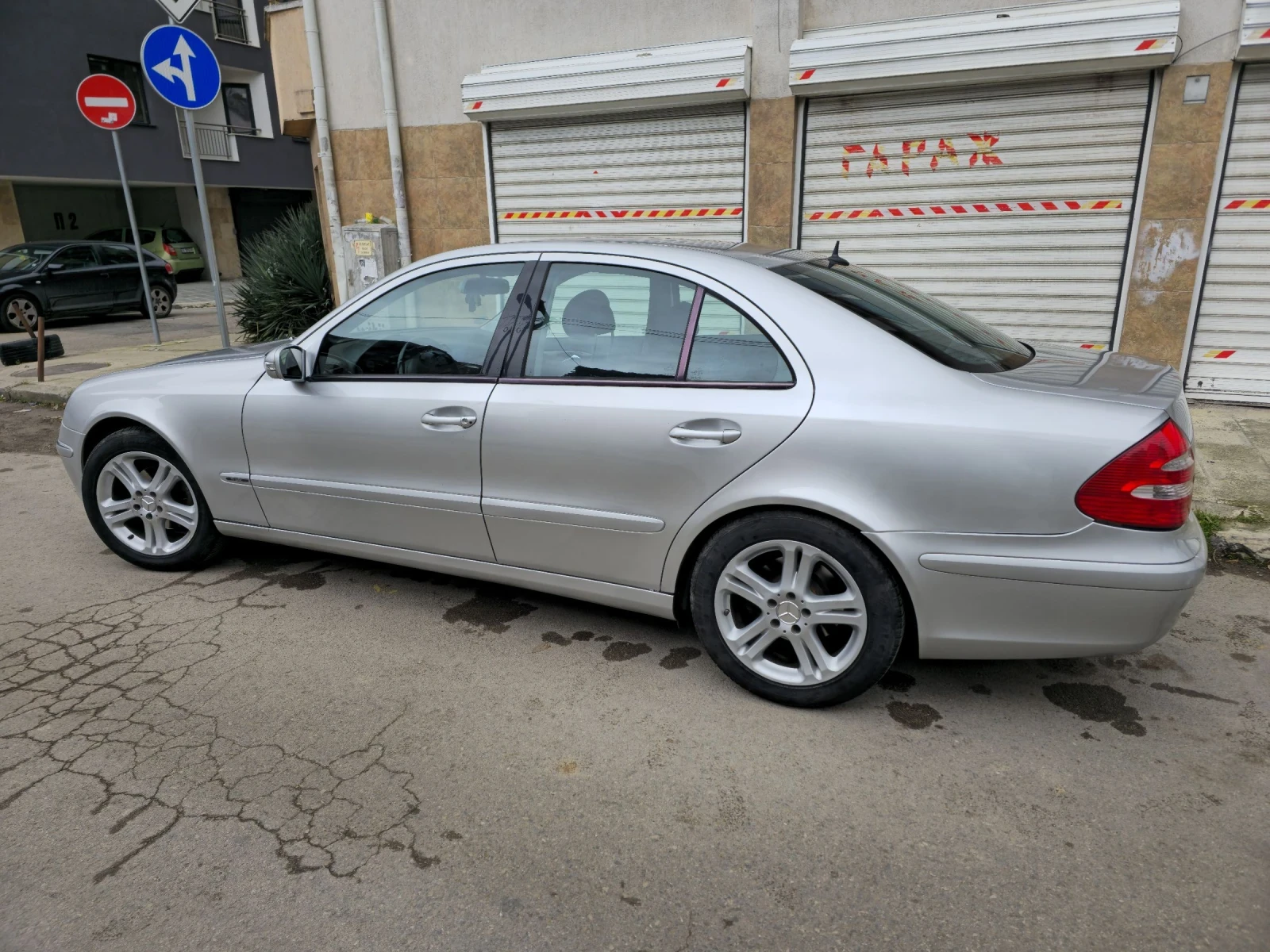 Mercedes-Benz E 200, снимка 7 - Автомобили и джипове - 55383224