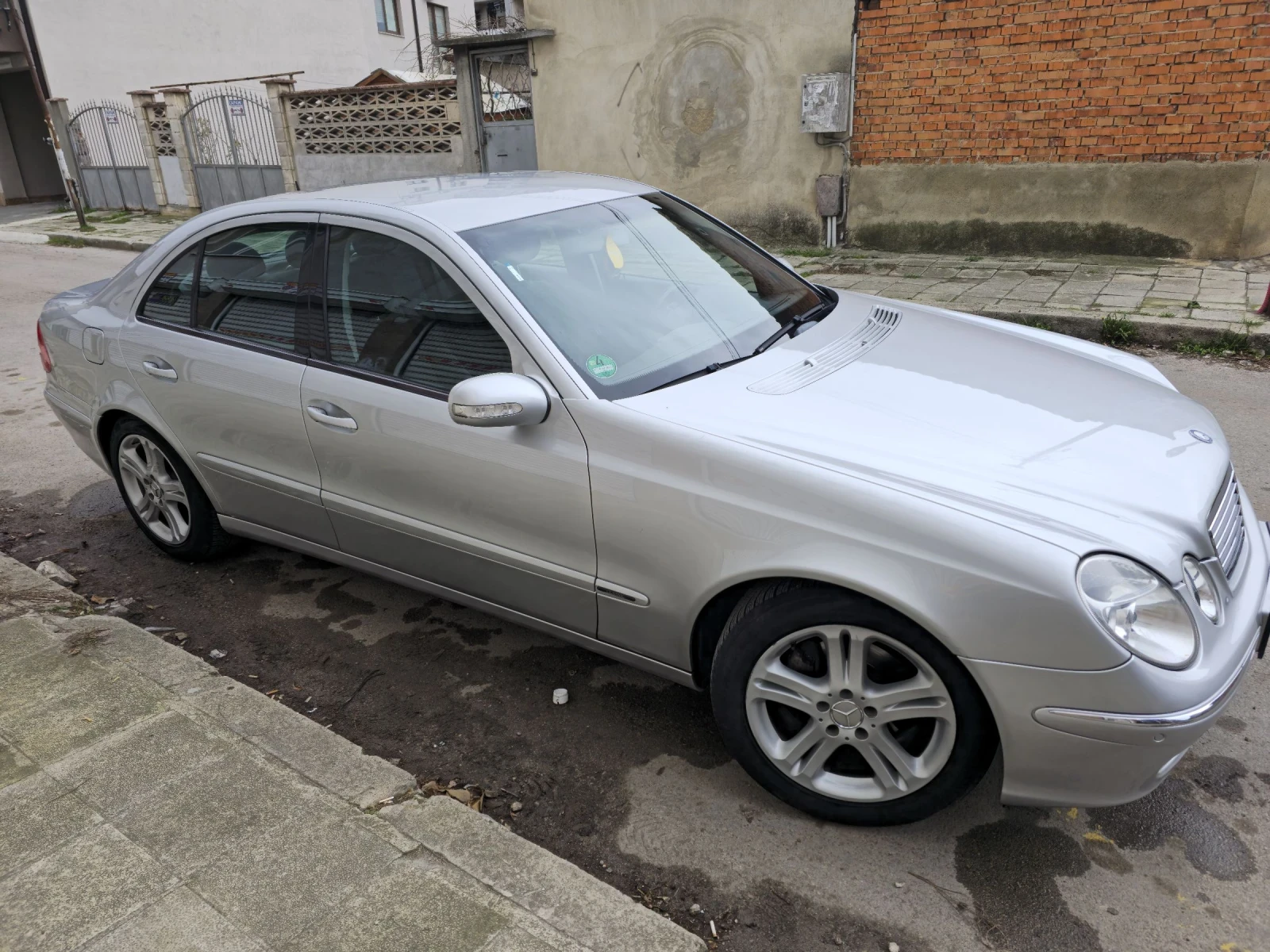 Mercedes-Benz E 200, снимка 3 - Автомобили и джипове - 55383224