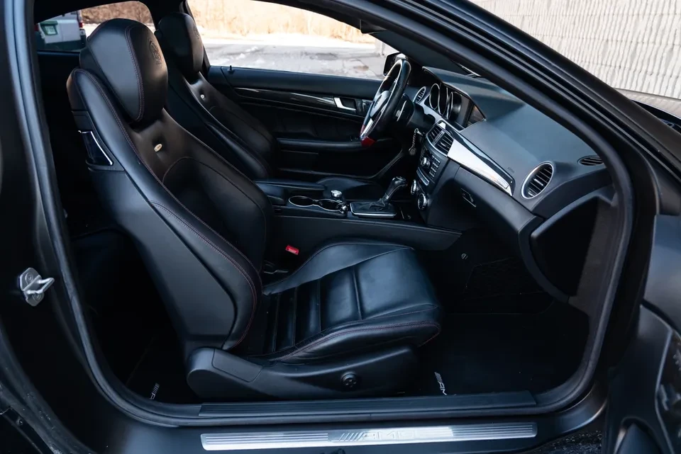 Mercedes-Benz C 63 AMG BLACK SERIES KIT | CARFAX |  , снимка 11 - Автомобили и джипове - 55614948
