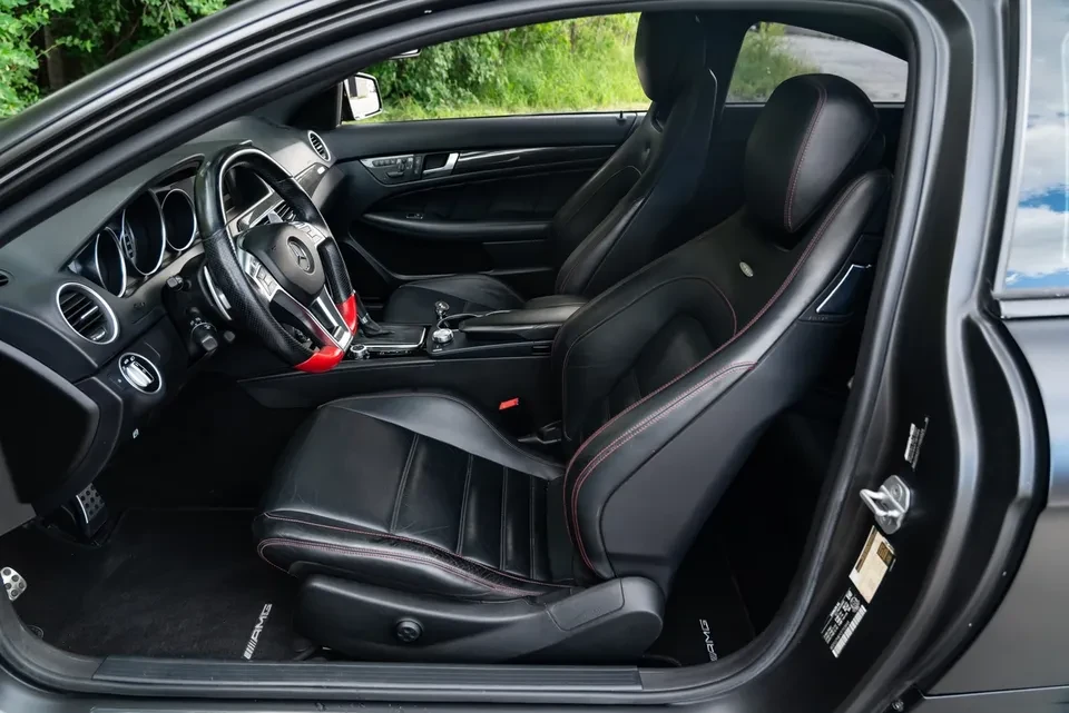 Mercedes-Benz C 63 AMG BLACK SERIES KIT | CARFAX |  , снимка 10 - Автомобили и джипове - 55614948