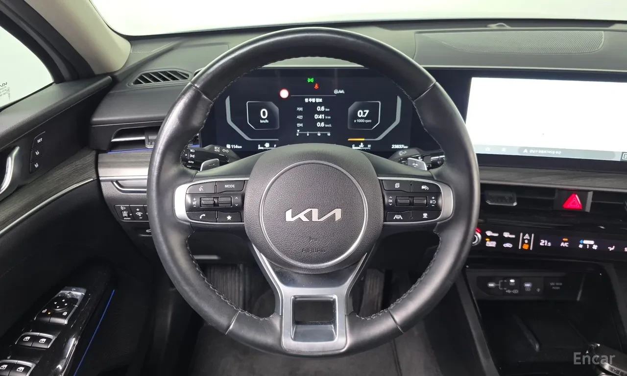Kia K5 SIGNATURE| DISTRO| HUD| ОБДУХ| 360| БЕЗ ИНЦИДЕНТИ , снимка 11 - Автомобили и джипове - 55959772