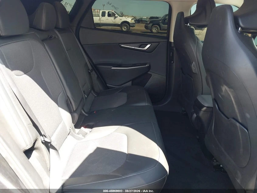 Kia EV6 LIGHT* DIGITAL* ПОДГРЕВ* CARPLAY* КАМЕРИ, снимка 11 - Автомобили и джипове - 56409256