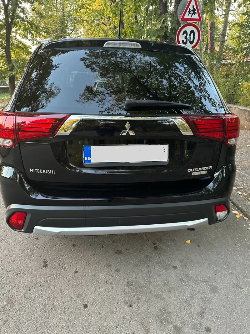 Mitsubishi Outlander 2.200  150 к.с. Автомат нави. Keyless.go! 7 местен, снимка 11 - Автомобили и джипове - 47780928