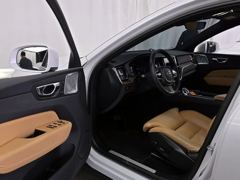 Volvo XC60 КРАЙНА ЦЕНА: 29192 EUR, снимка 10 - Автомобили и джипове - 55967151
