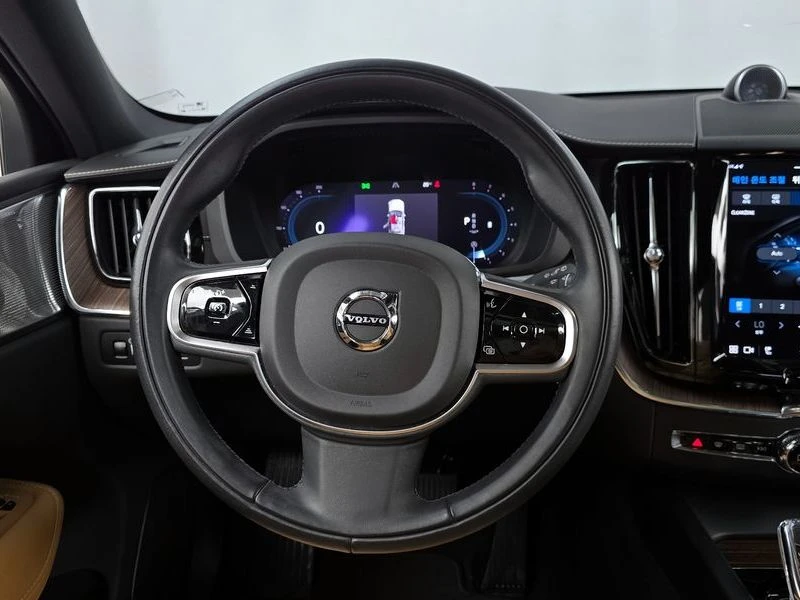Volvo XC60 КРАЙНА ЦЕНА: 29192 EUR, снимка 13 - Автомобили и джипове - 55967151