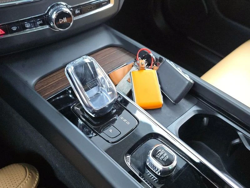 Volvo XC60 КРАЙНА ЦЕНА: 29192 EUR, снимка 9 - Автомобили и джипове - 55967151