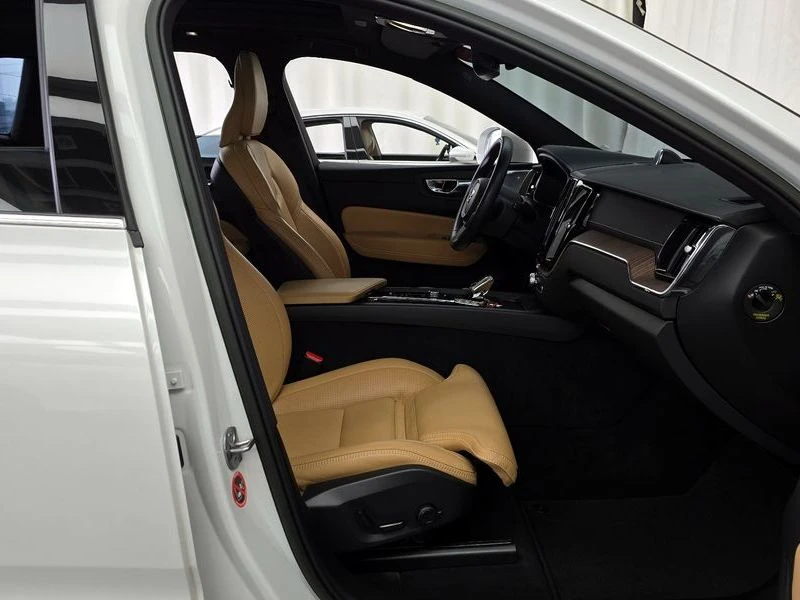 Volvo XC60 КРАЙНА ЦЕНА: 29192 EUR, снимка 11 - Автомобили и джипове - 55967151