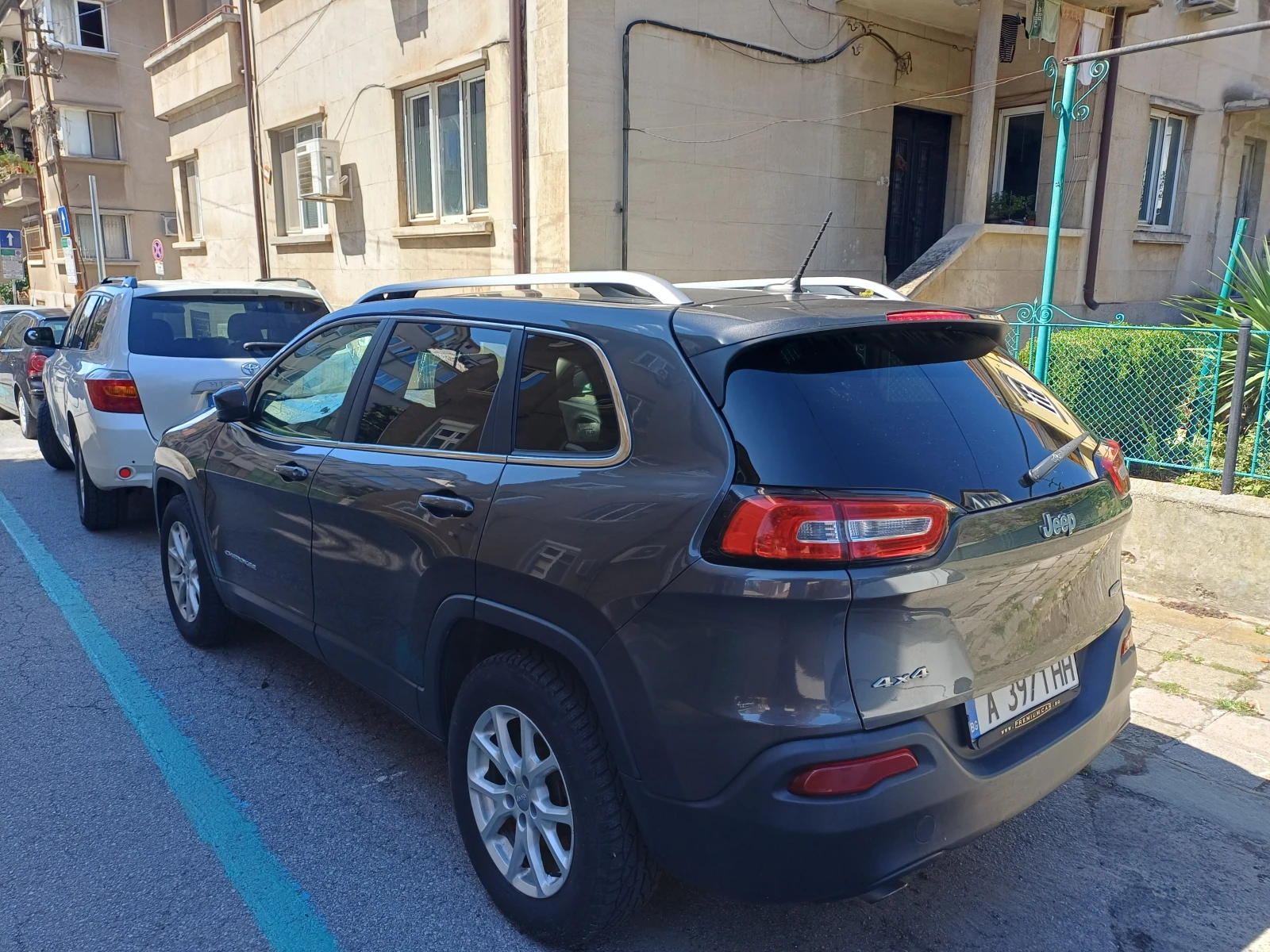 Jeep Cherokee  - изображение 2
