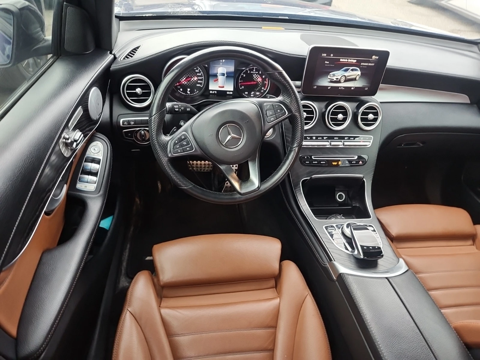Mercedes-Benz GLC 43 AMG 4MATIC/BURMESTER/PANO/360, снимка 9 - Автомобили и джипове - 54977965