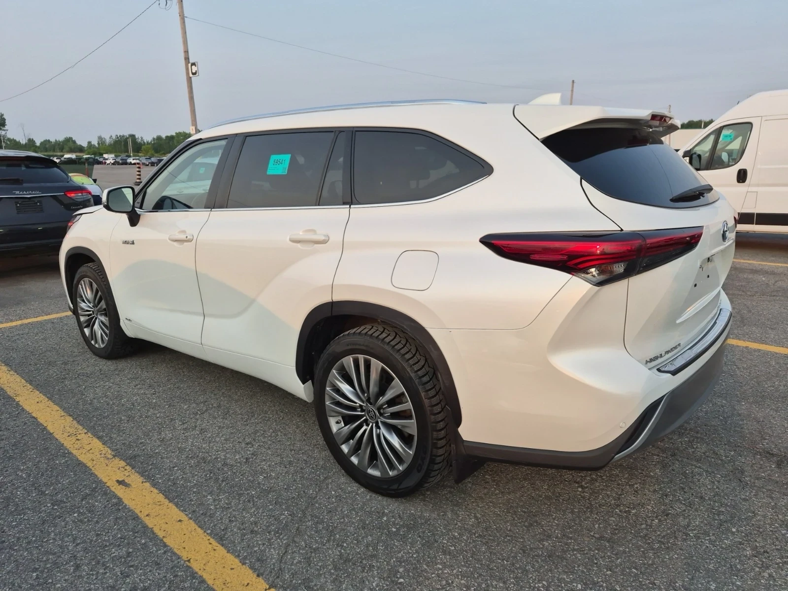 Toyota Highlander HYBRID LIMITED * 7 МЕСТА * AWD * CARFAX * , снимка 3 - Автомобили и джипове - 55102023