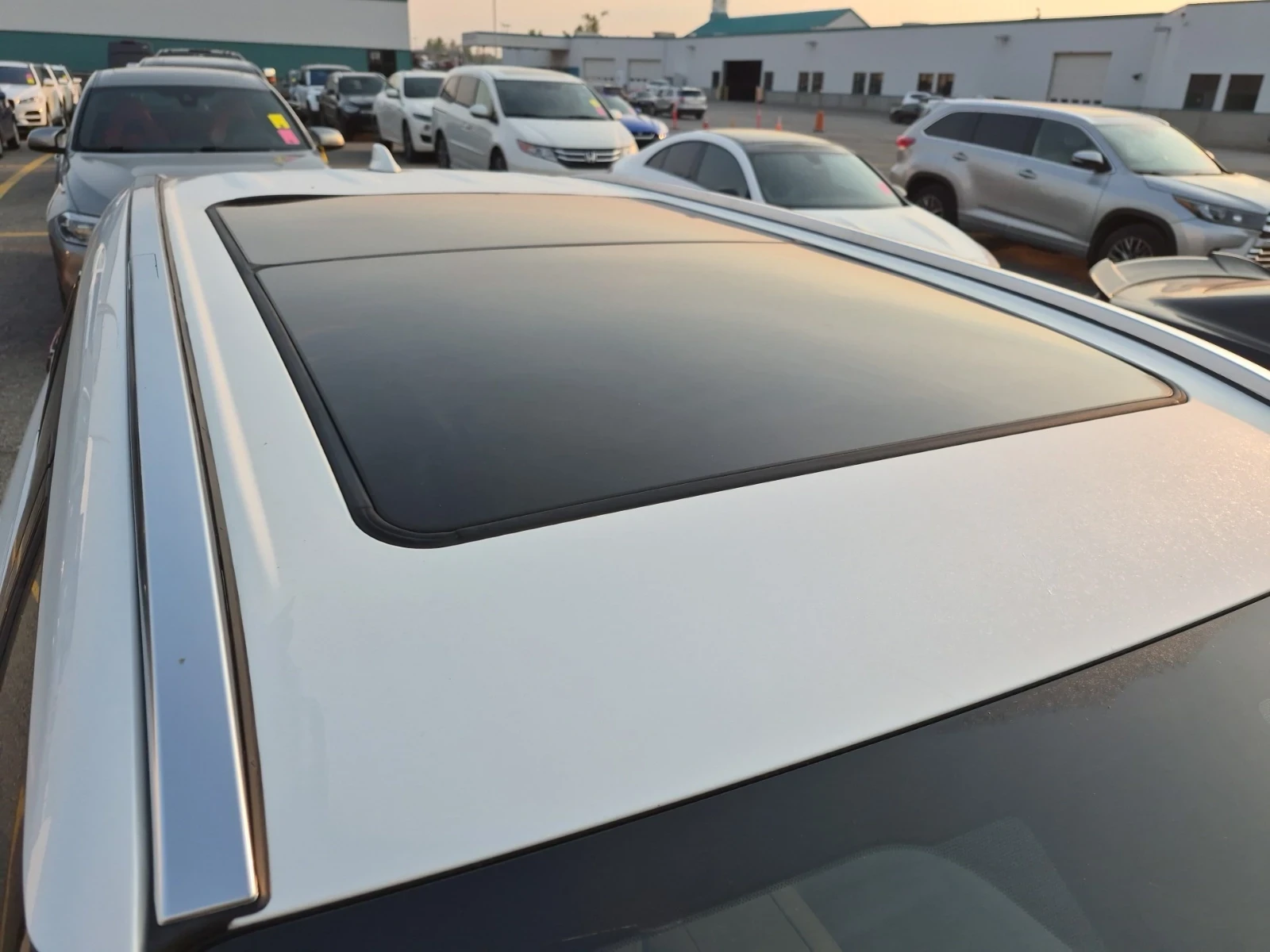 Toyota Highlander HYBRID LIMITED * 7 МЕСТА * AWD * CARFAX * , снимка 12 - Автомобили и джипове - 55102023
