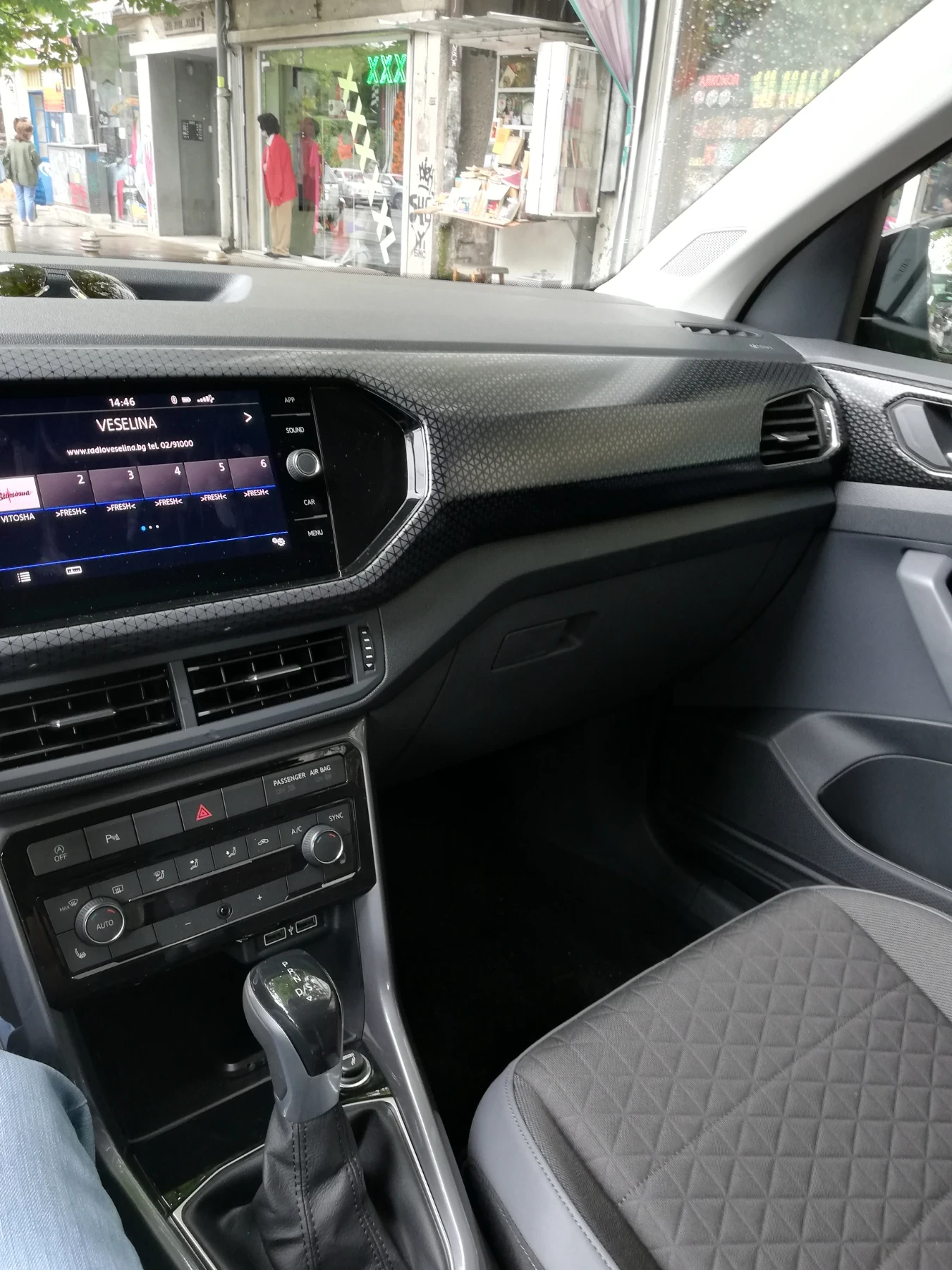 VW T-Cross, снимка 10 - Автомобили и джипове - 56317066