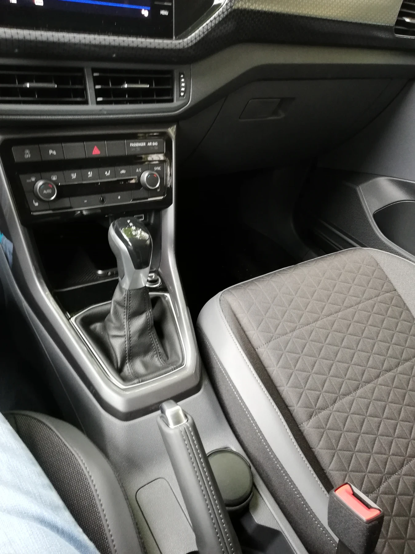 VW T-Cross, снимка 9 - Автомобили и джипове - 56317066