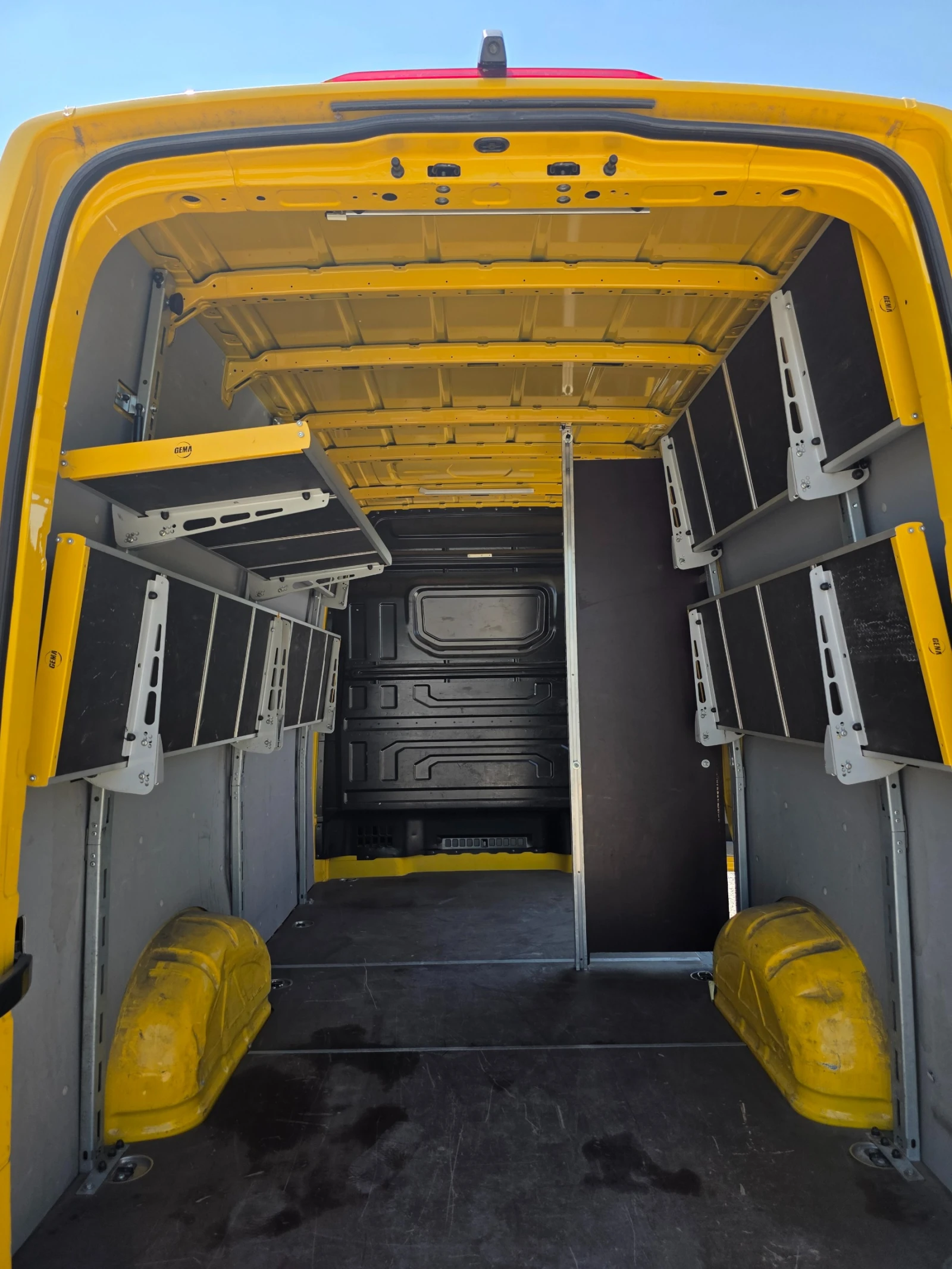 VW Crafter 2.0 TDI-L3/H3-140hp, снимка 15 - Бусове и автобуси - 55595486
