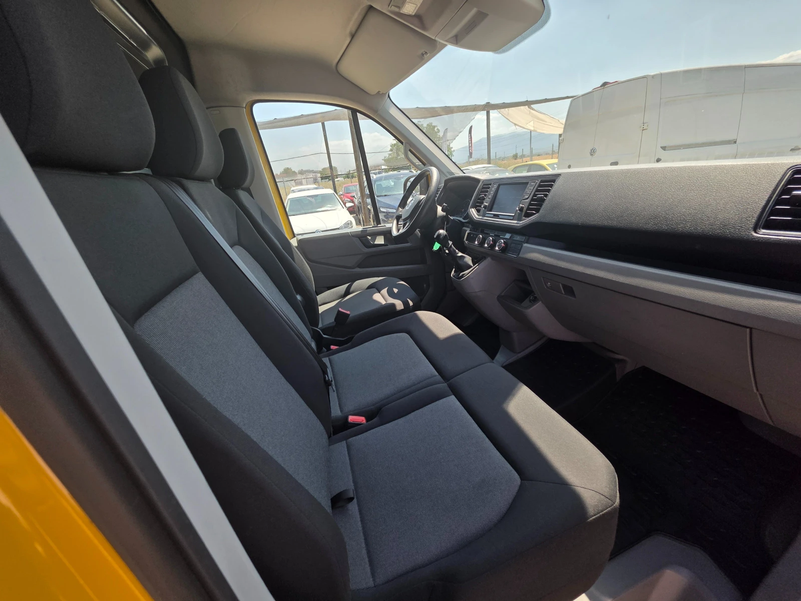 VW Crafter 2.0 TDI-L3/H3-140hp, снимка 12 - Бусове и автобуси - 55595486