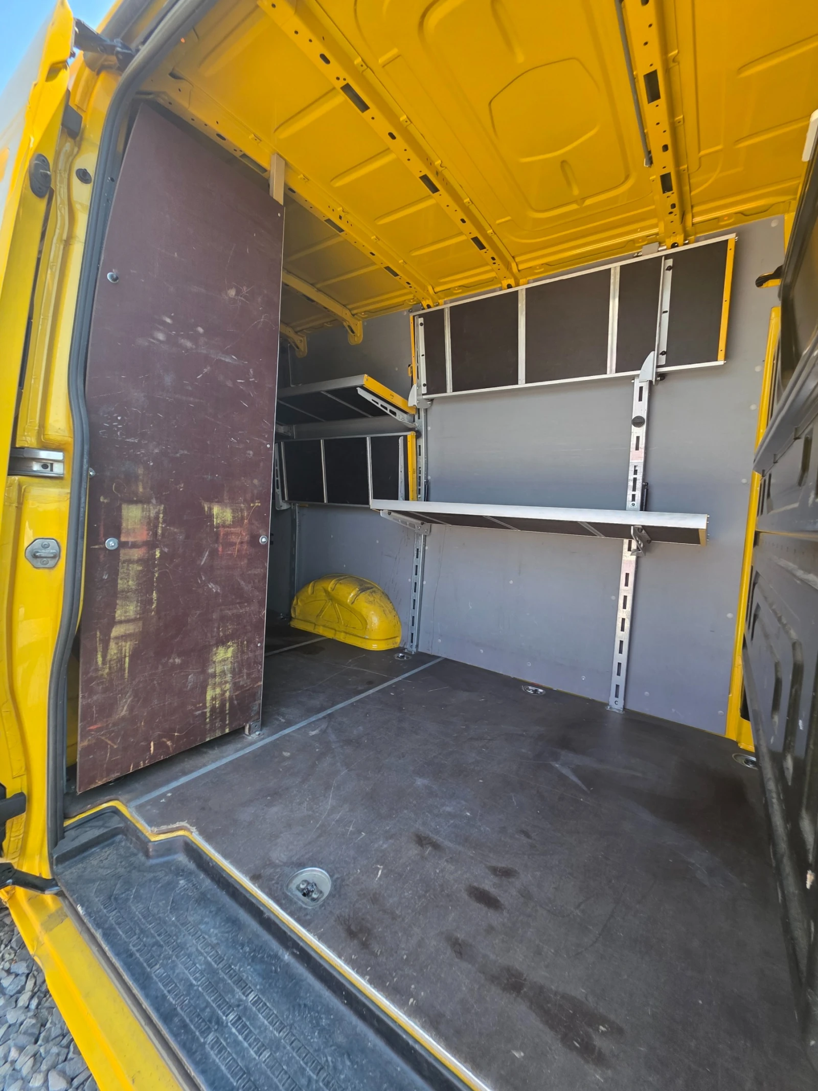 VW Crafter 2.0 TDI-L3/H3-140hp, снимка 13 - Бусове и автобуси - 55595486