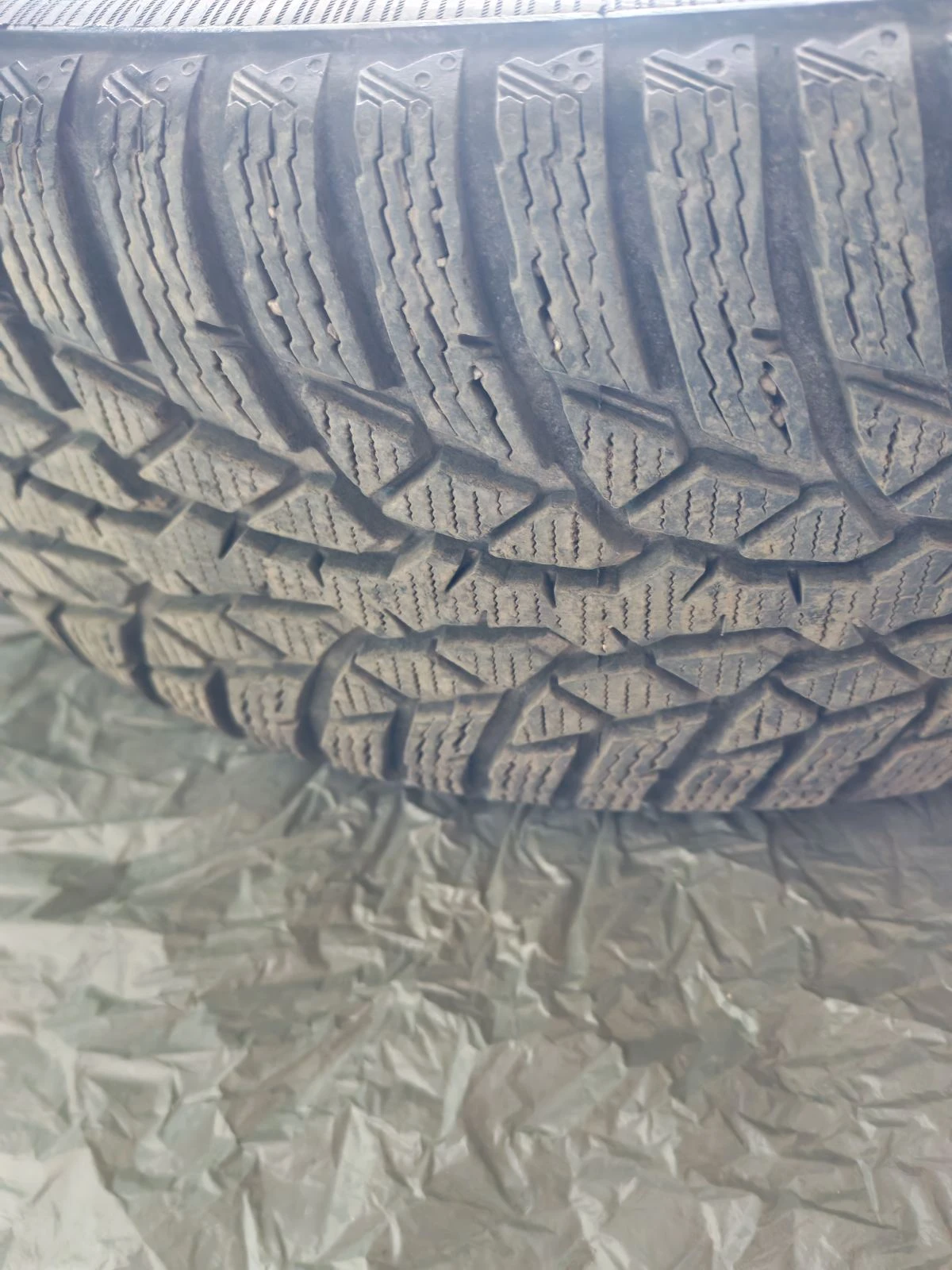 Гуми Зимни 215/65R16, снимка 6 - Гуми и джанти - 56649618
