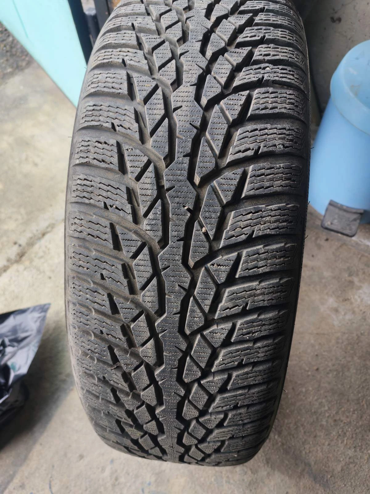 Гуми Зимни 215/65R16, снимка 2 - Гуми и джанти - 56649618