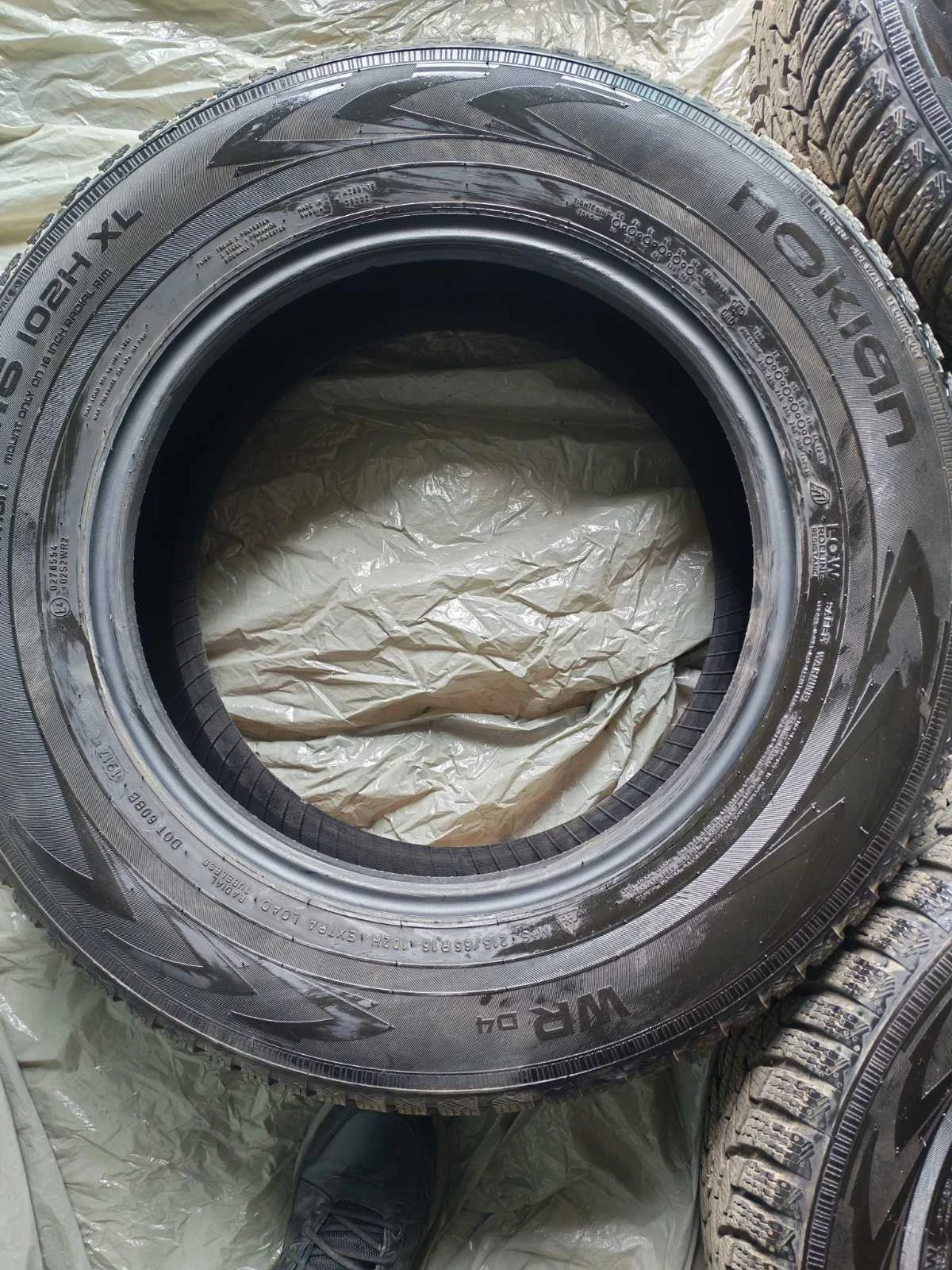 Гуми Зимни 215/65R16, снимка 3 - Гуми и джанти - 56649618