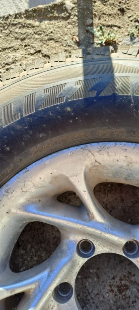 Гуми с джанти Bridgestone 235/75R15, снимка 3 - Гуми и джанти - 47612591