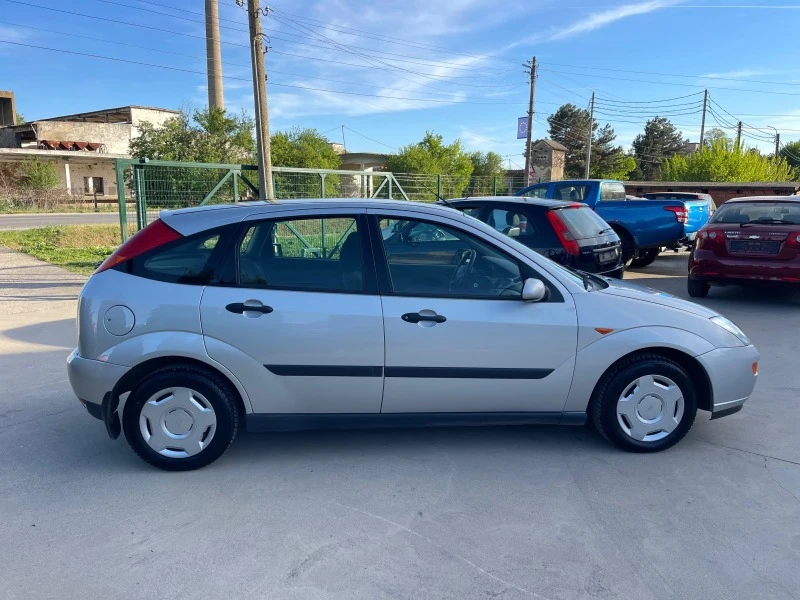 Ford Focus 1.4бензин, снимка 4 - Автомобили и джипове - 47071537