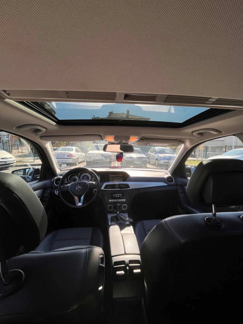 Mercedes-Benz C 220 AVANTGARDE/ Всички екстри/Доказуеми км., снимка 3 - Автомобили и джипове - 52272601