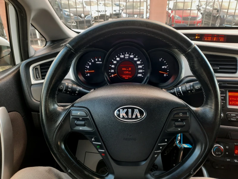 Kia Ceed 1.6 CRDI, снимка 14 - Автомобили и джипове - 53123450