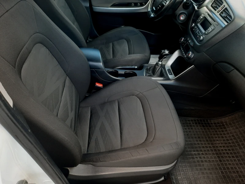Kia Ceed 1.6 CRDI, снимка 10 - Автомобили и джипове - 53123450