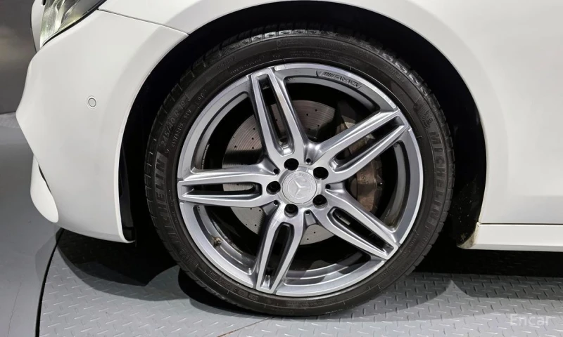 Mercedes-Benz E 300, снимка 5 - Автомобили и джипове - 53593899
