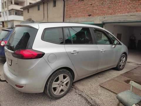 Opel Zafira Tourer, снимка 3 - Автомобили и джипове - 49300567