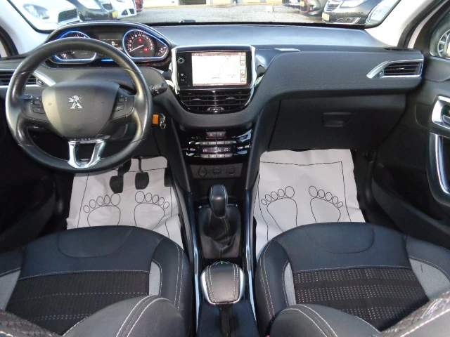 Peugeot 2008 1.6i ALLURE, снимка 12 - Автомобили и джипове - 52884624