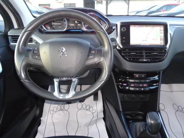 Peugeot 2008 1.6i ALLURE, снимка 13 - Автомобили и джипове - 52884624
