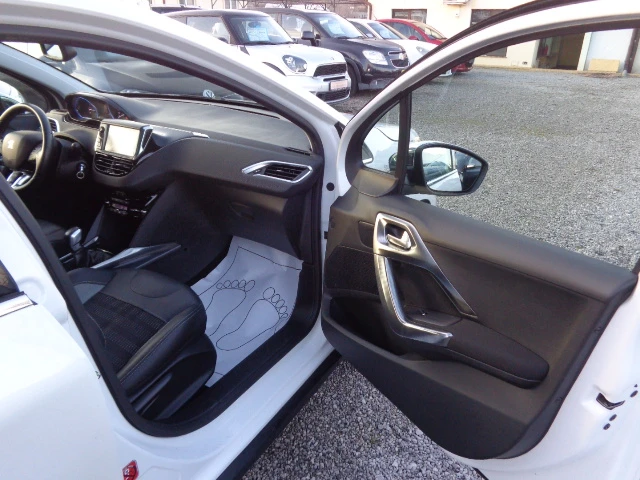 Peugeot 2008 1.6i ALLURE - изображение 10