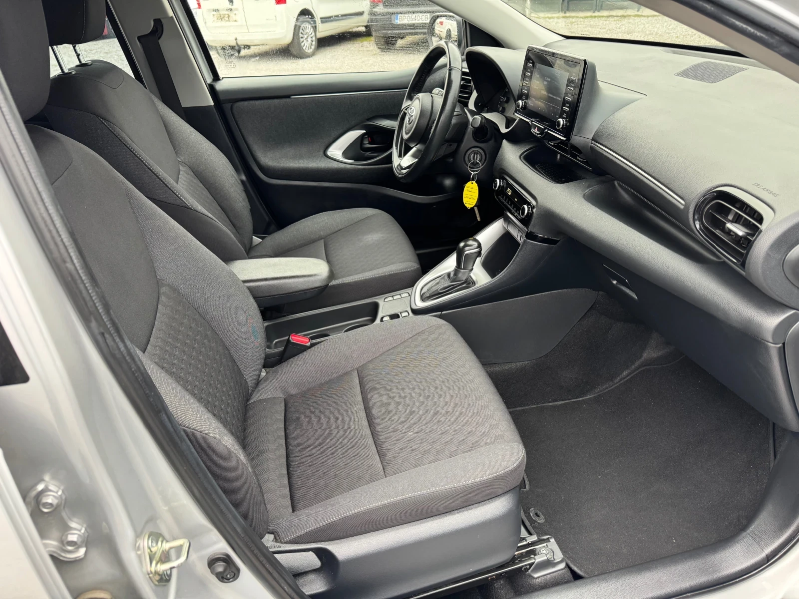 Toyota Yaris 1.5hybrid 93kc-NAVI-КАМЕРА-ДИСТРОНИК-Топ-05.2021г | Mobile.bg — изображение 13