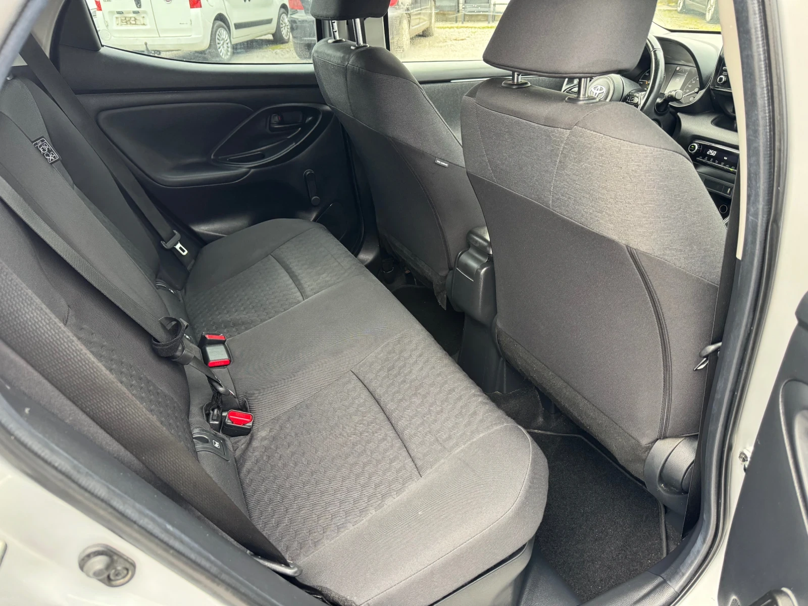 Toyota Yaris 1.5hybrid 93kc-NAVI-КАМЕРА-ДИСТРОНИК-Топ-05.2021г | Mobile.bg — изображение 12