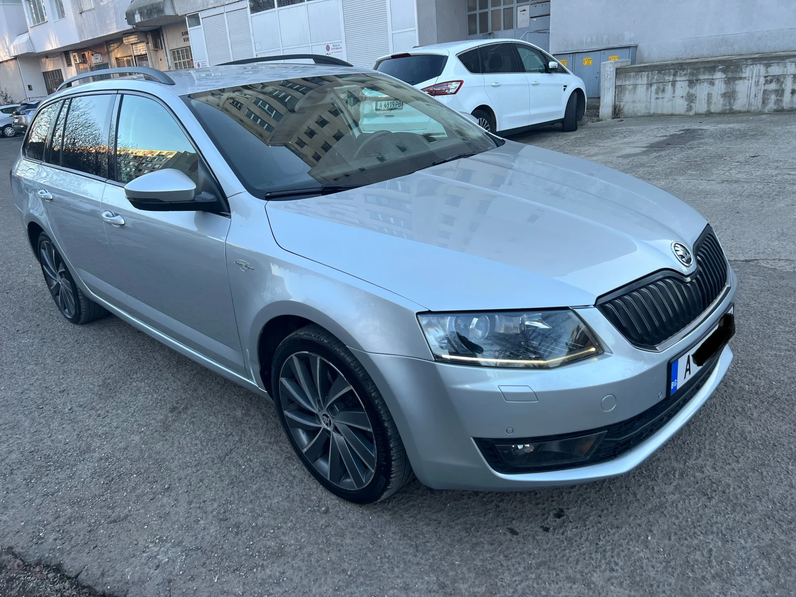 Skoda Octavia 2.0TDI 4x4 Laurin Klement CANTON ДОБРО СЪСТОЯНИЕ - изображение 2