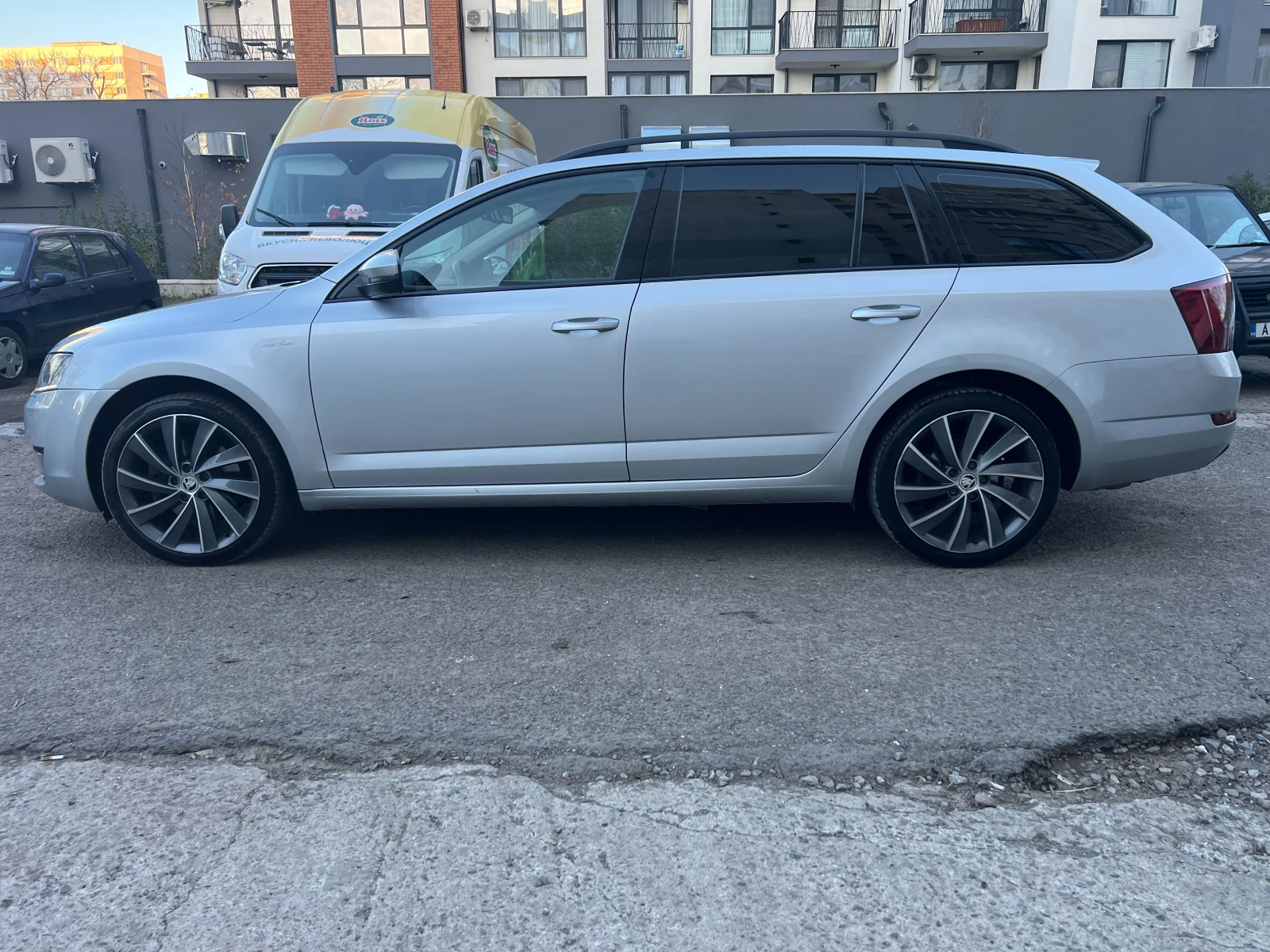 Skoda Octavia 2.0TDI 4x4 Laurin Klement CANTON ДОБРО СЪСТОЯНИЕ - изображение 4