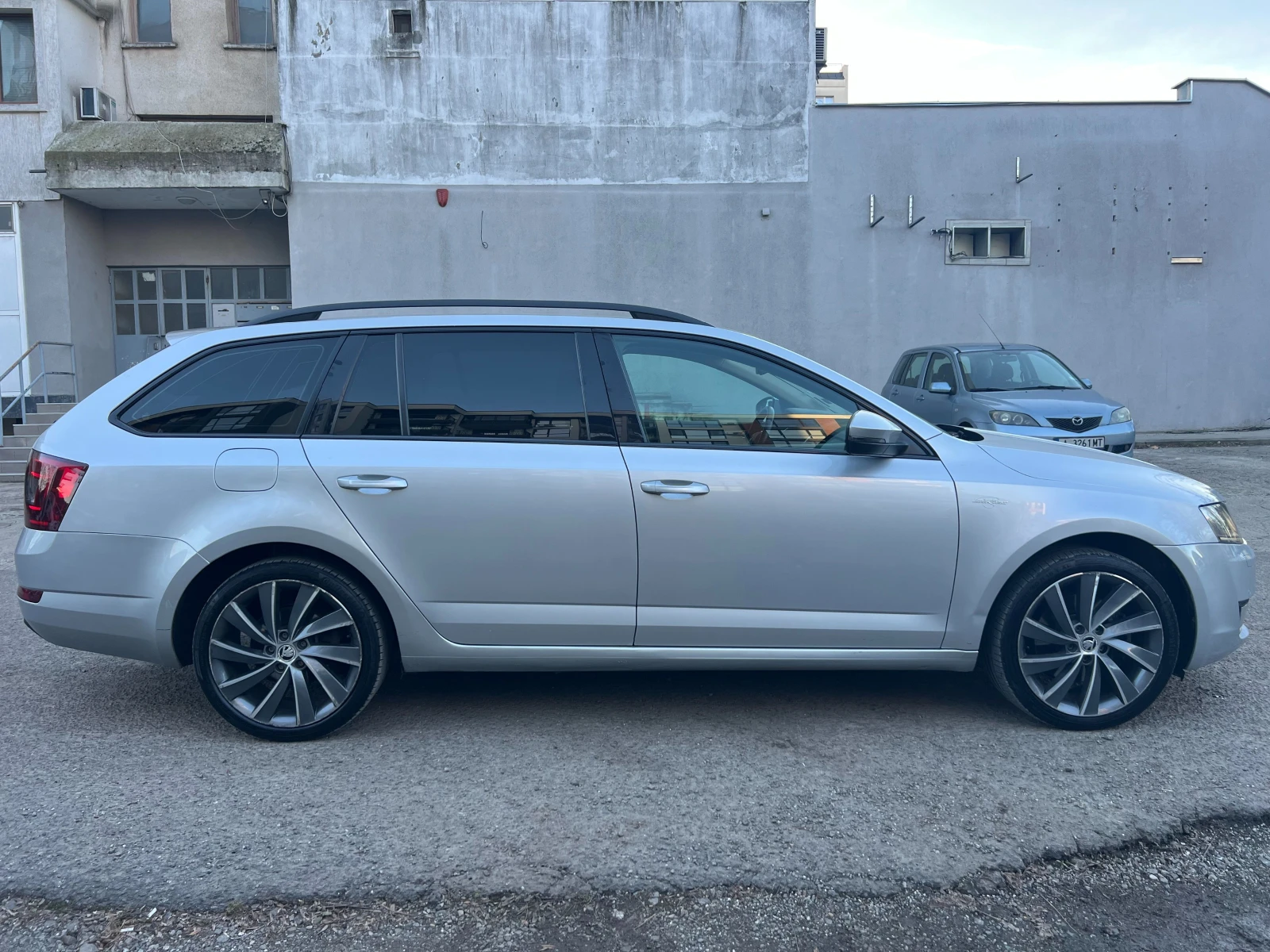 Skoda Octavia 2.0TDI 4x4 Laurin Klement CANTON ДОБРО СЪСТОЯНИЕ - изображение 8