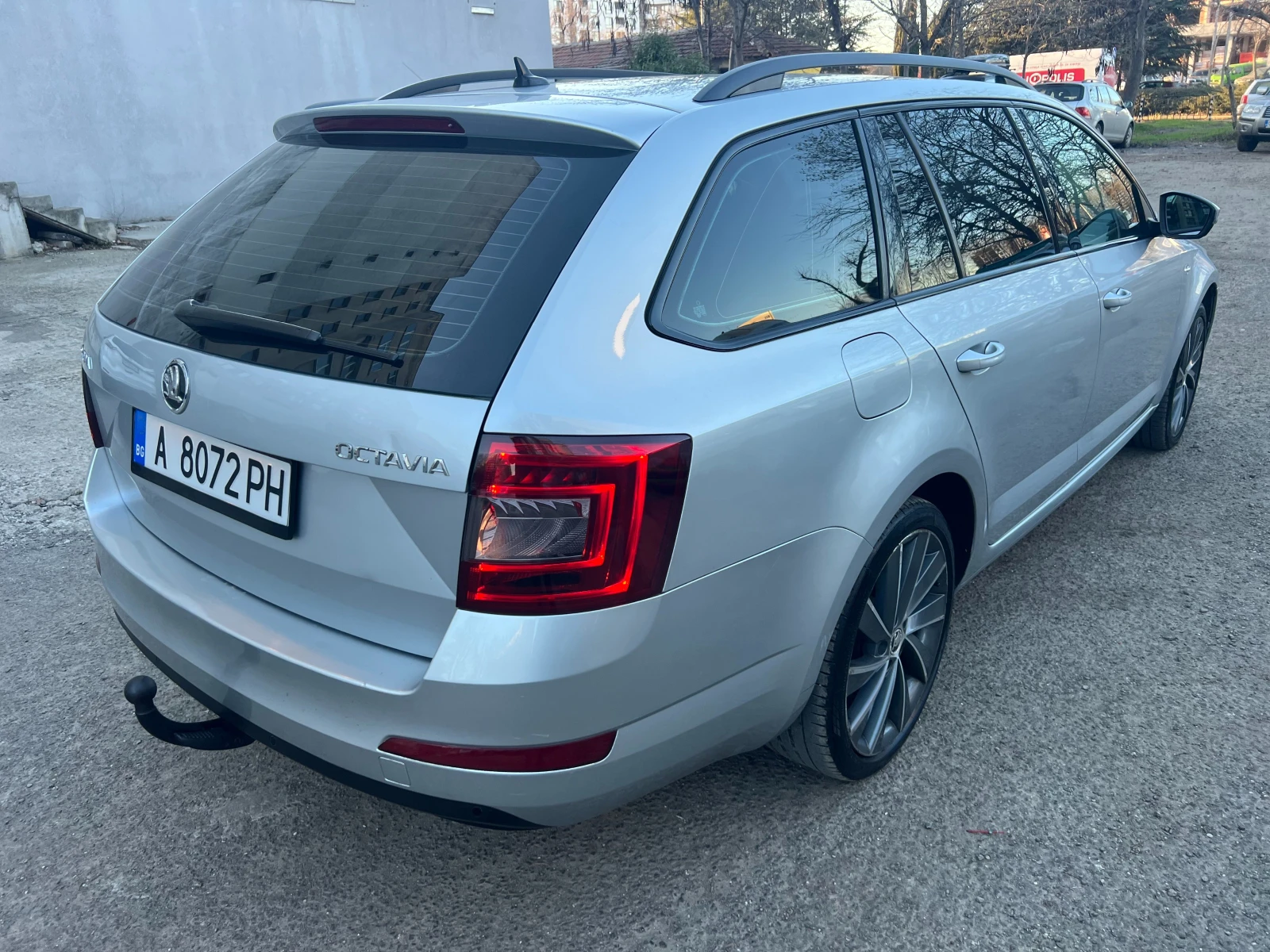 Skoda Octavia 2.0TDI 4x4 Laurin Klement CANTON ДОБРО СЪСТОЯНИЕ - изображение 7