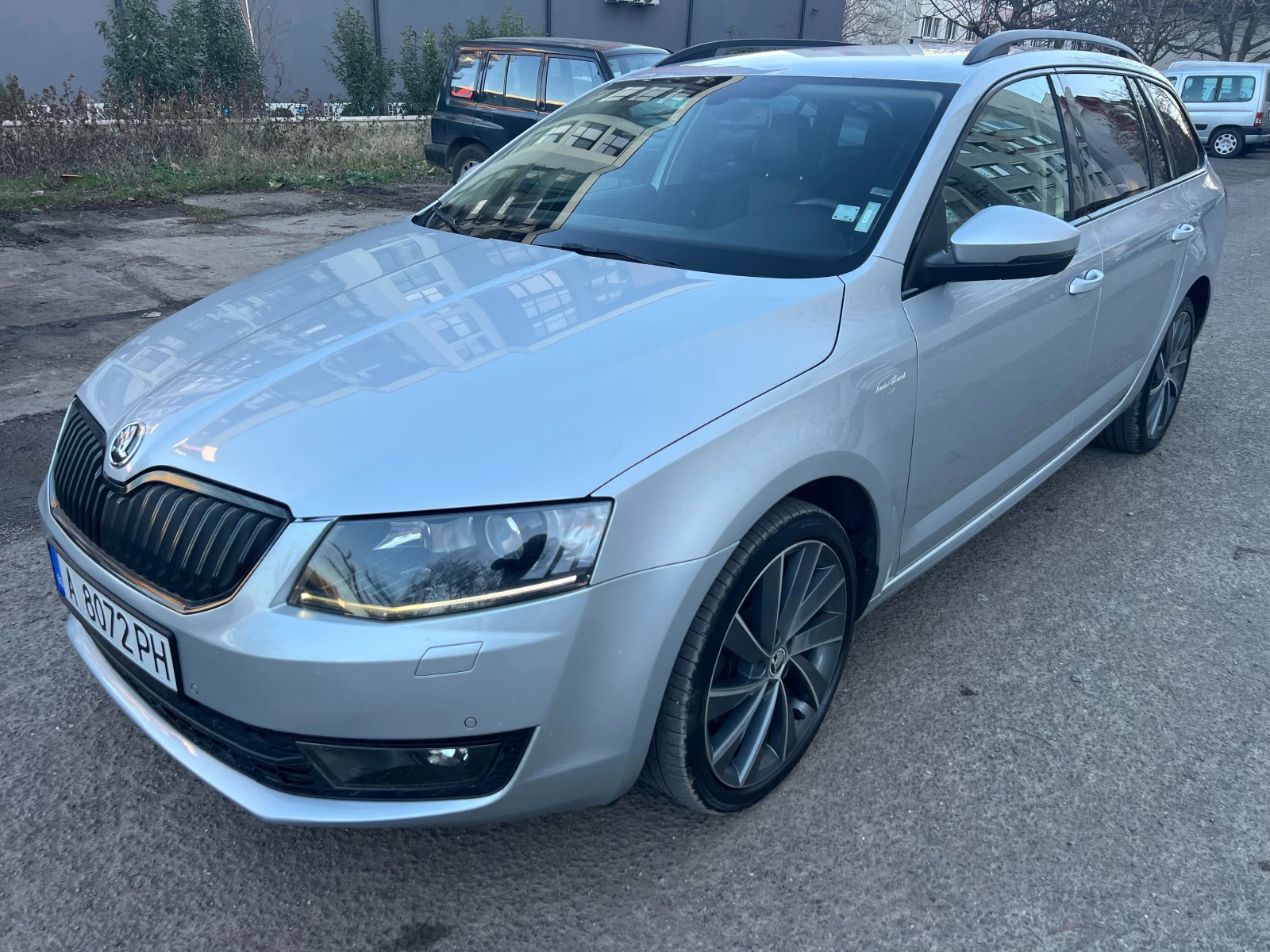 Skoda Octavia 2.0TDI 4x4 Laurin Klement CANTON ДОБРО СЪСТОЯНИЕ - изображение 3