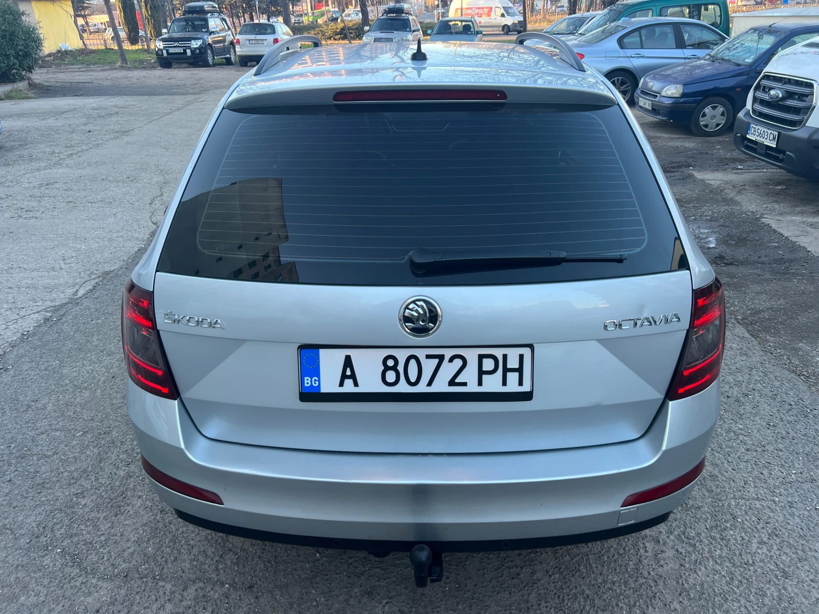 Skoda Octavia 2.0TDI 4x4 Laurin Klement CANTON ДОБРО СЪСТОЯНИЕ - изображение 6